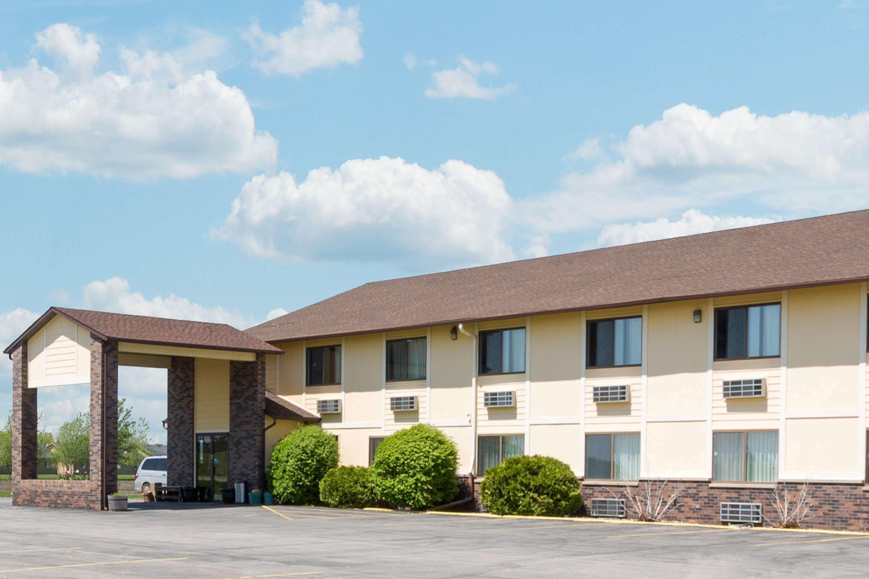 Hotel Super 8 By Wyndham Perry Ia Exterior foto